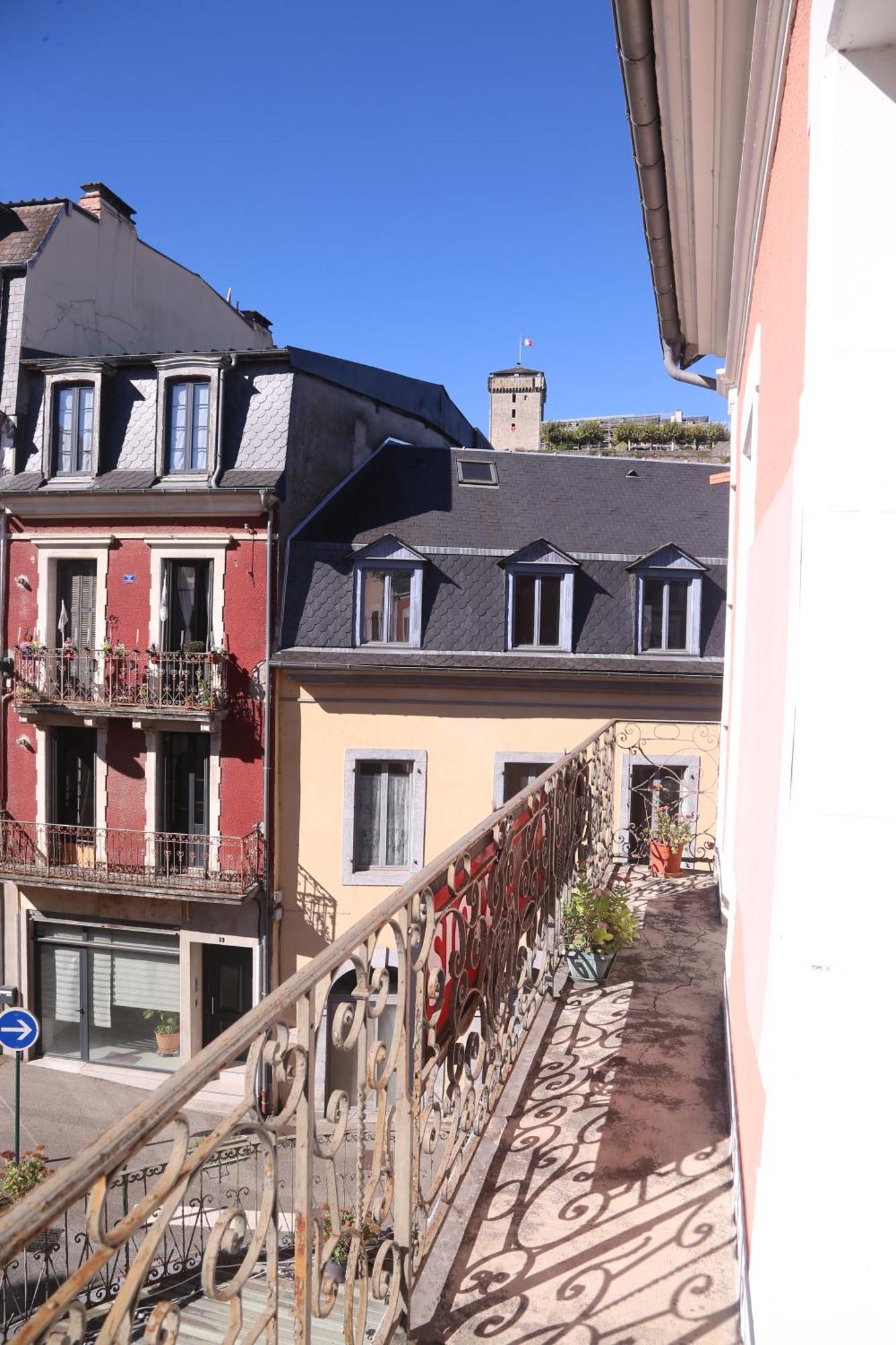 Hotel Restaurant Le Parisien ルルド エクステリア 写真