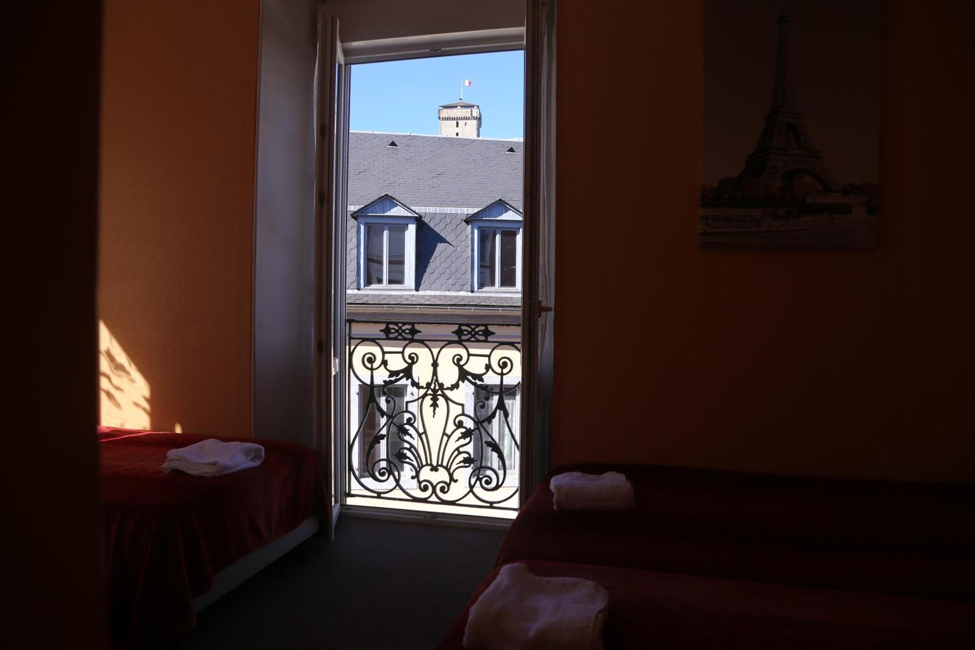 Hotel Restaurant Le Parisien ルルド エクステリア 写真